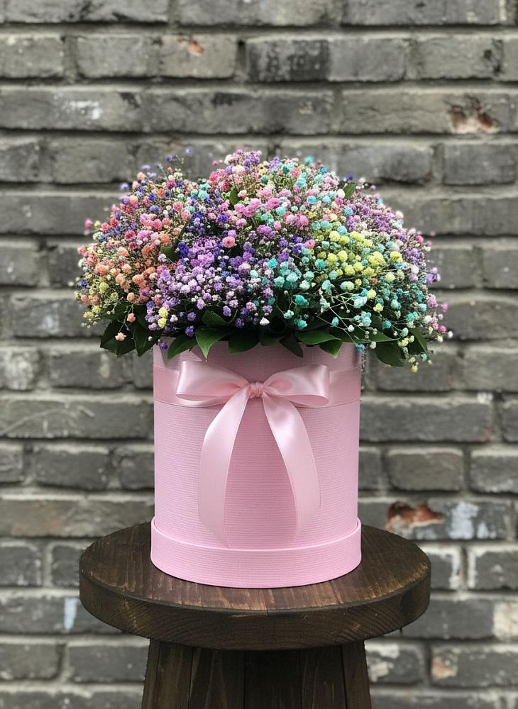 Цветочная композиция из Гипсофила и Розы в шляпной коробке в Грабово