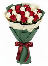 Букет Микс из красных и белых роз в Грабово