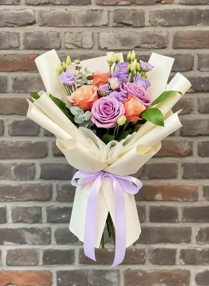 Букет цветов из: Лизиантусы и Розы в Грабово