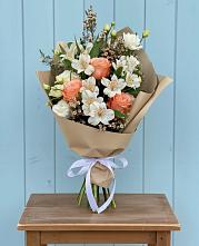 Букет цветов из:  Альстромерии, Лизиантусы, Розы и Хризантемы в Грабово
