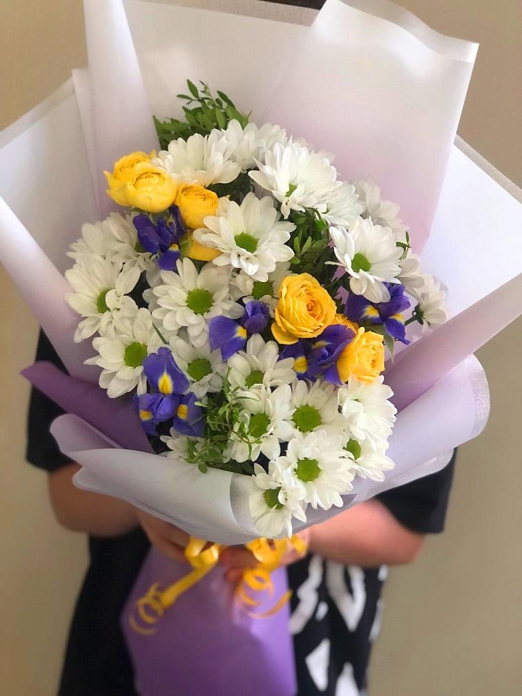 Букет цветов из: Ирисы, Хризантемы и Розы в Грабово