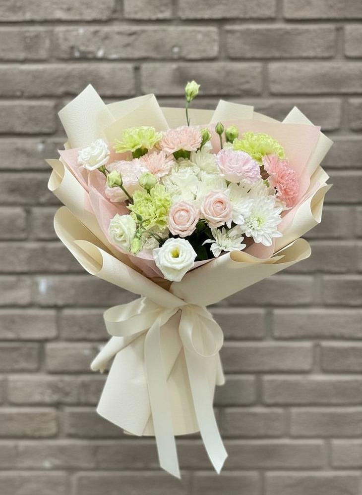 Букет цветов из: Гвоздики, Розы, Лизиантусы и Хризантемы в Грабово