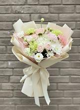 Букет цветов из:  Гвоздики, Розы, Лизиантусы и Хризантемы в Грабово