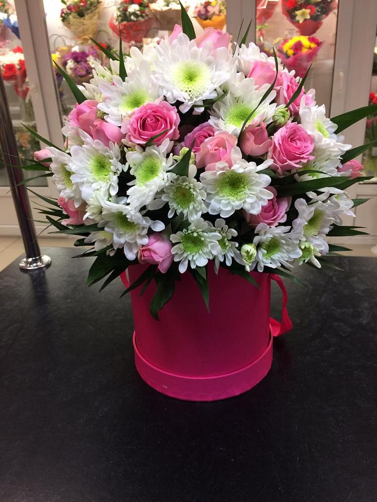 Цветочная композиция из Розы и Хризантемы в шляпной коробке в Грабово