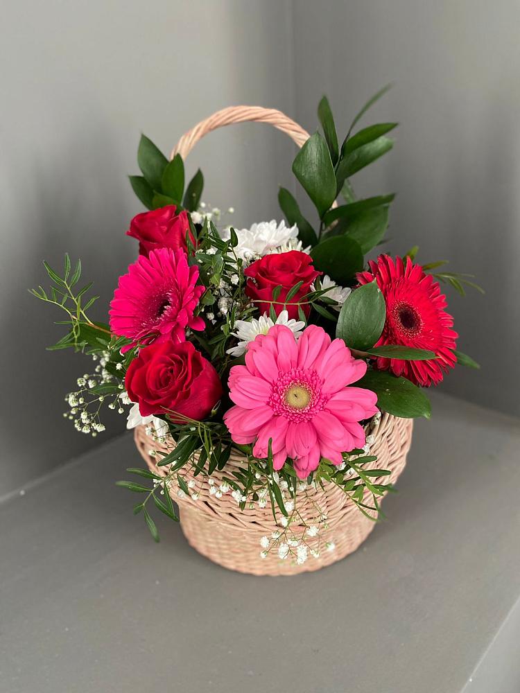 Цветочная композиция из Розы, Хризантемы и Герберы в корзине в Грабово