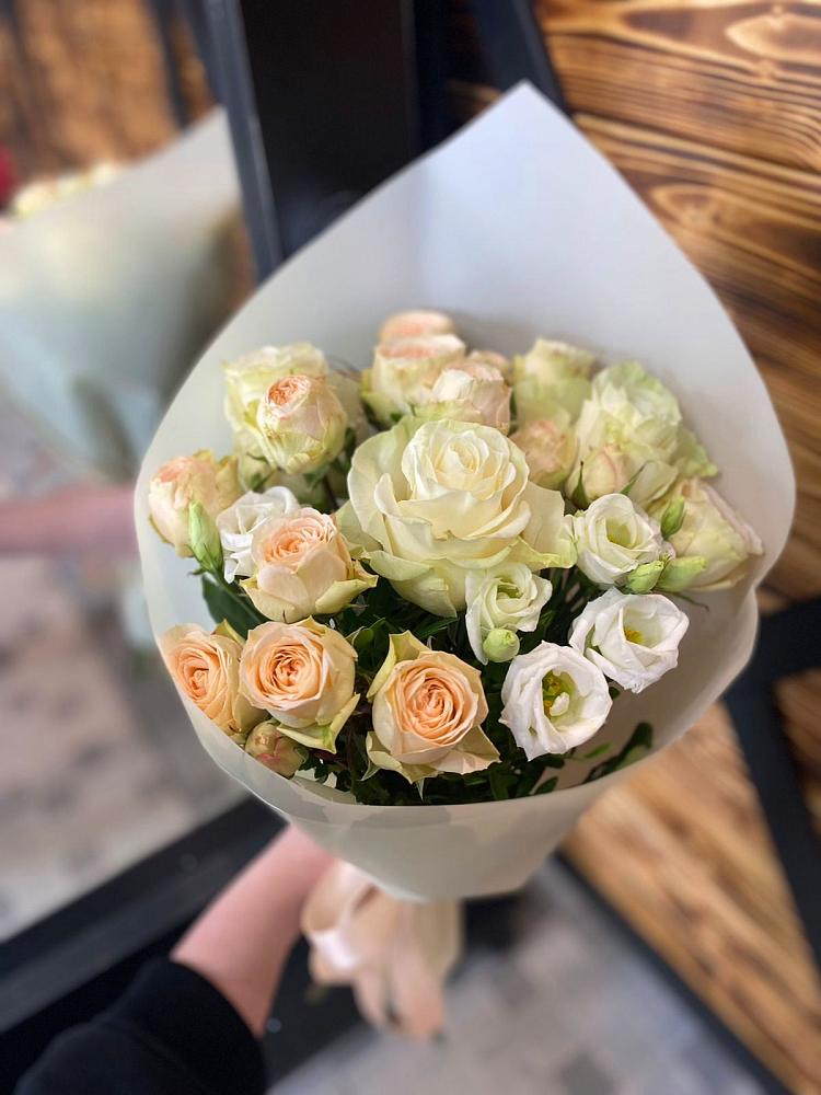 Букет цветов из: Розы и Лизиантусы в Грабово